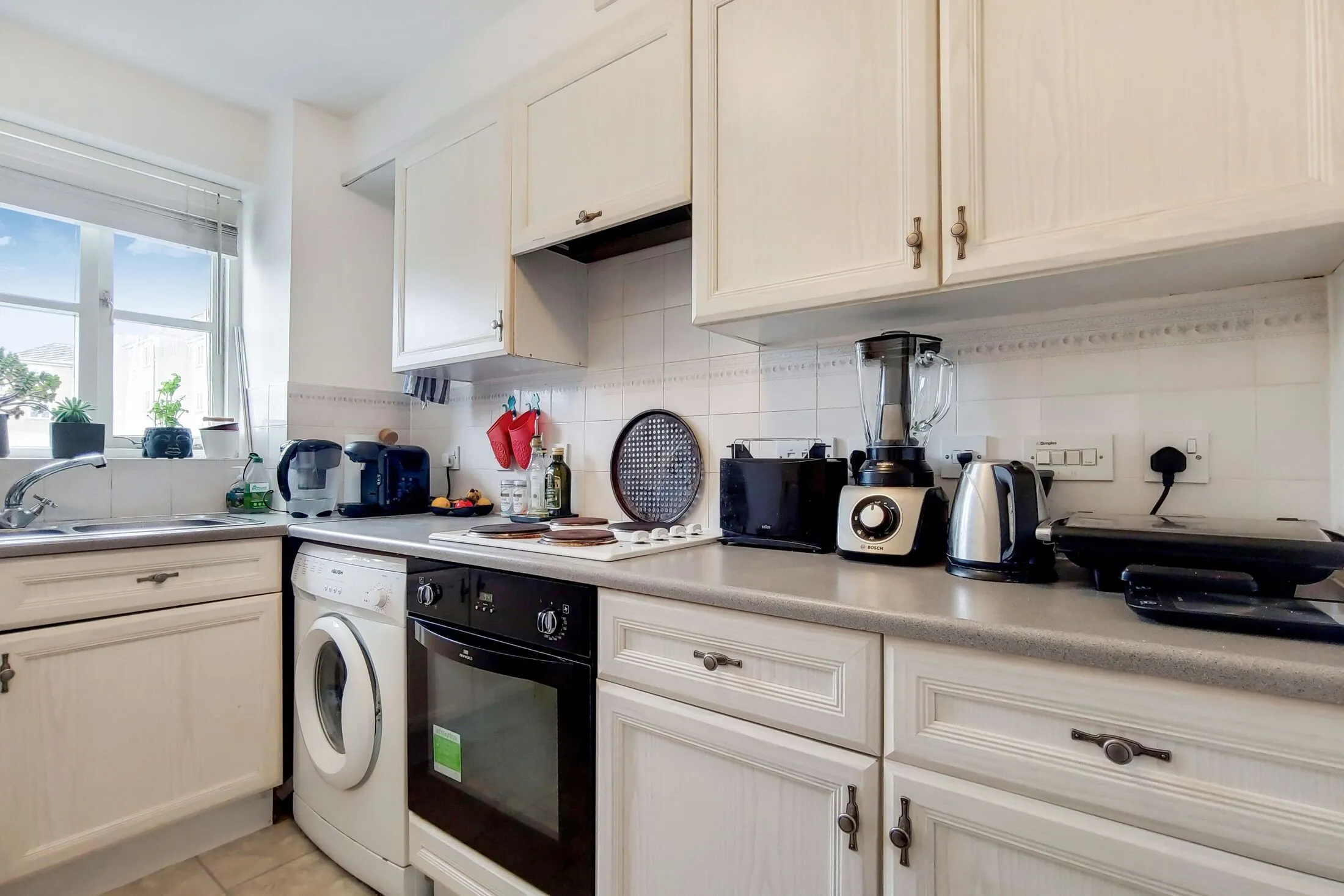 Flat Wheat Sheaf Close in Greater London