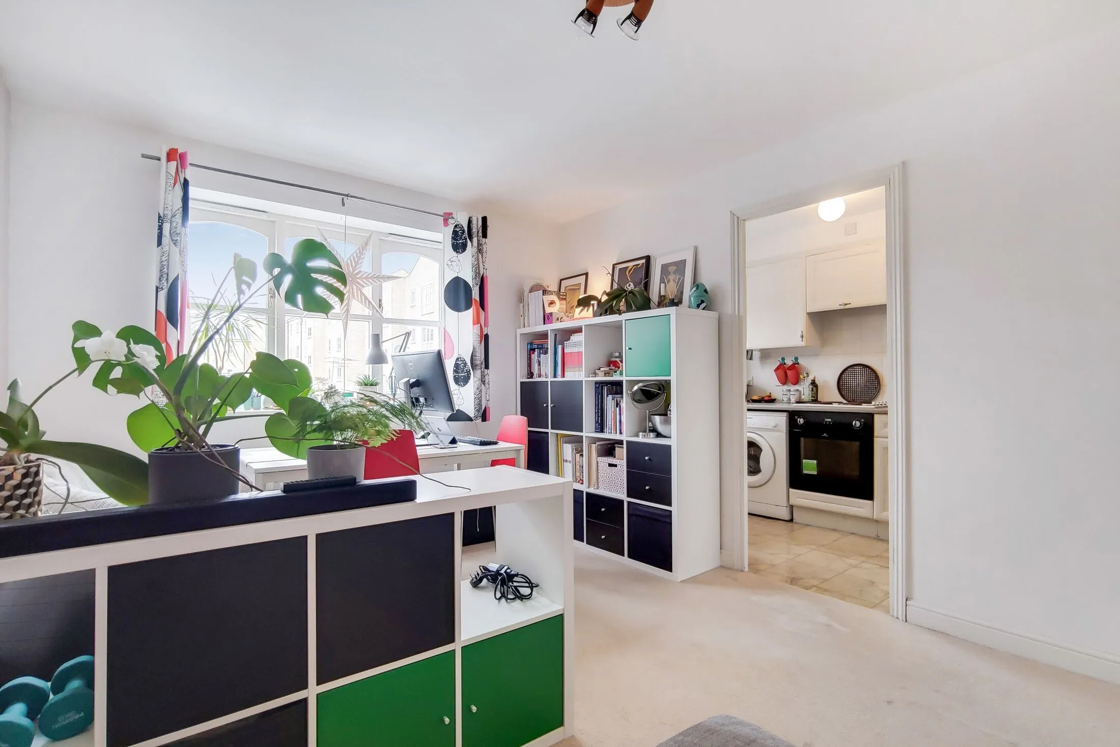Flat Wheat Sheaf Close in Greater London