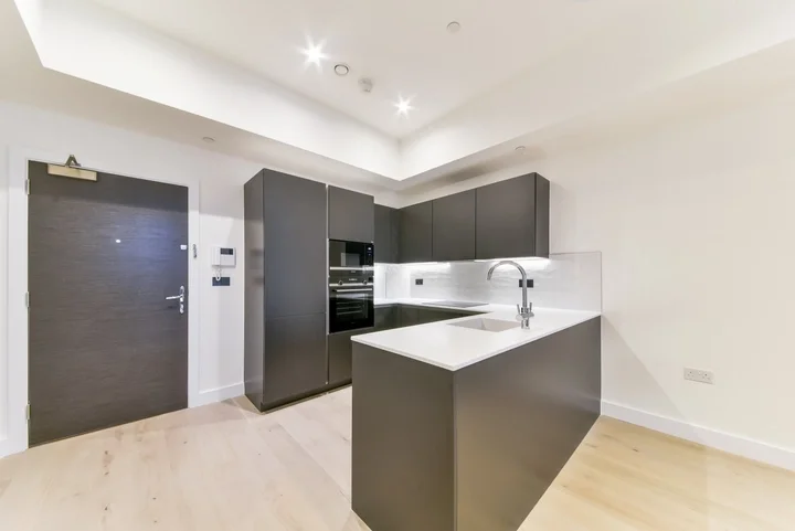 Flat Tannery Square in Greater London