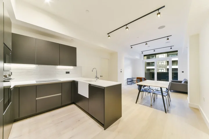 Flat Tannery Square in Greater London