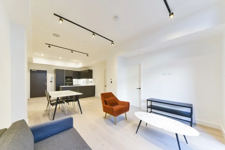 Flat Tannery Square in Greater London