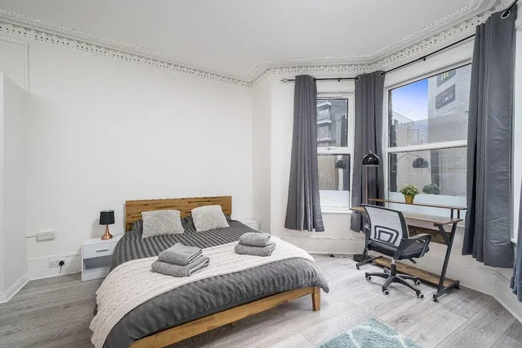 Flat Coldham Court in Greater London