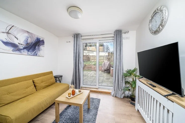 Flat Coldham Court in Greater London