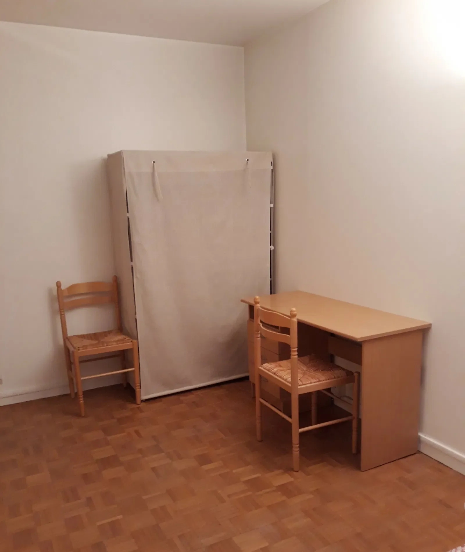 Room Avenue Guy de Maupassant in Chatou