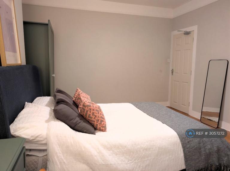 Room Springbank Road in Greater London