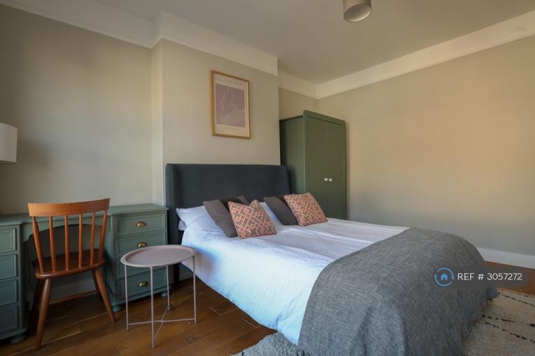 Room Springbank Road in Greater London