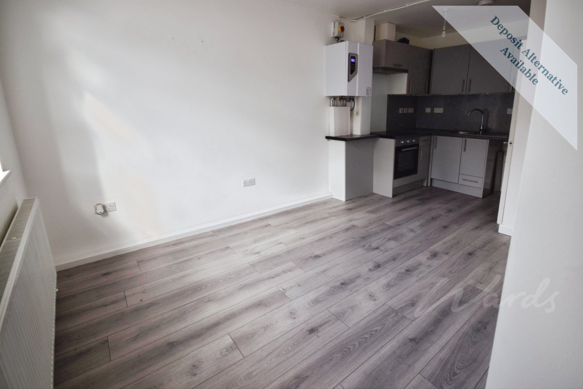 Flat Saunders Street in Gillingham