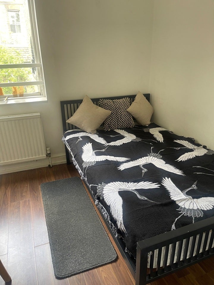 Room Leander Road in Greater London