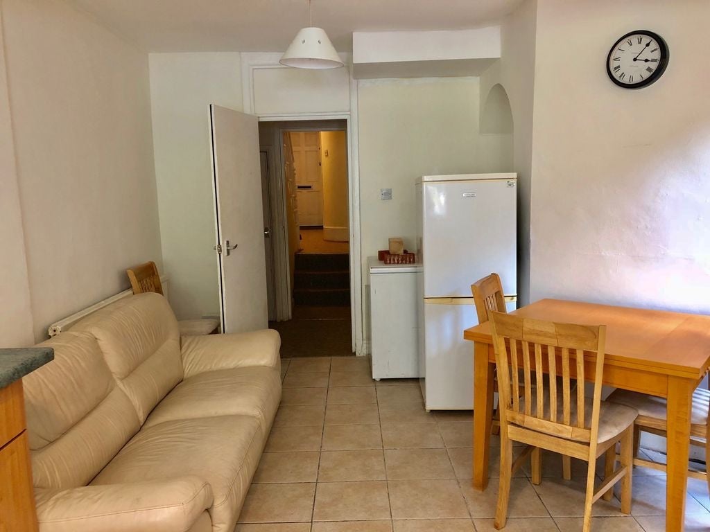 Room Leander Road in Greater London