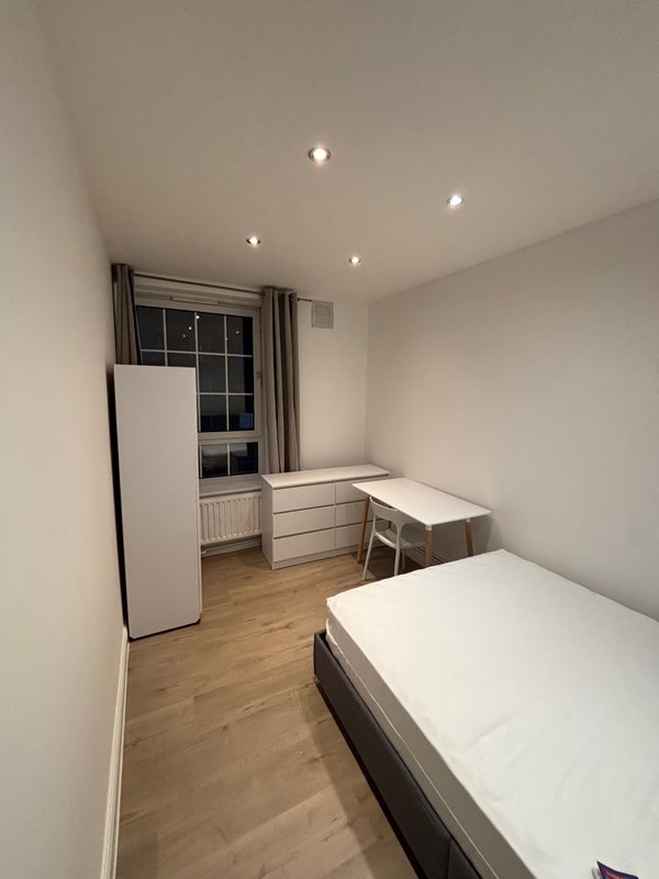 Room Shirbutt Street in Greater London