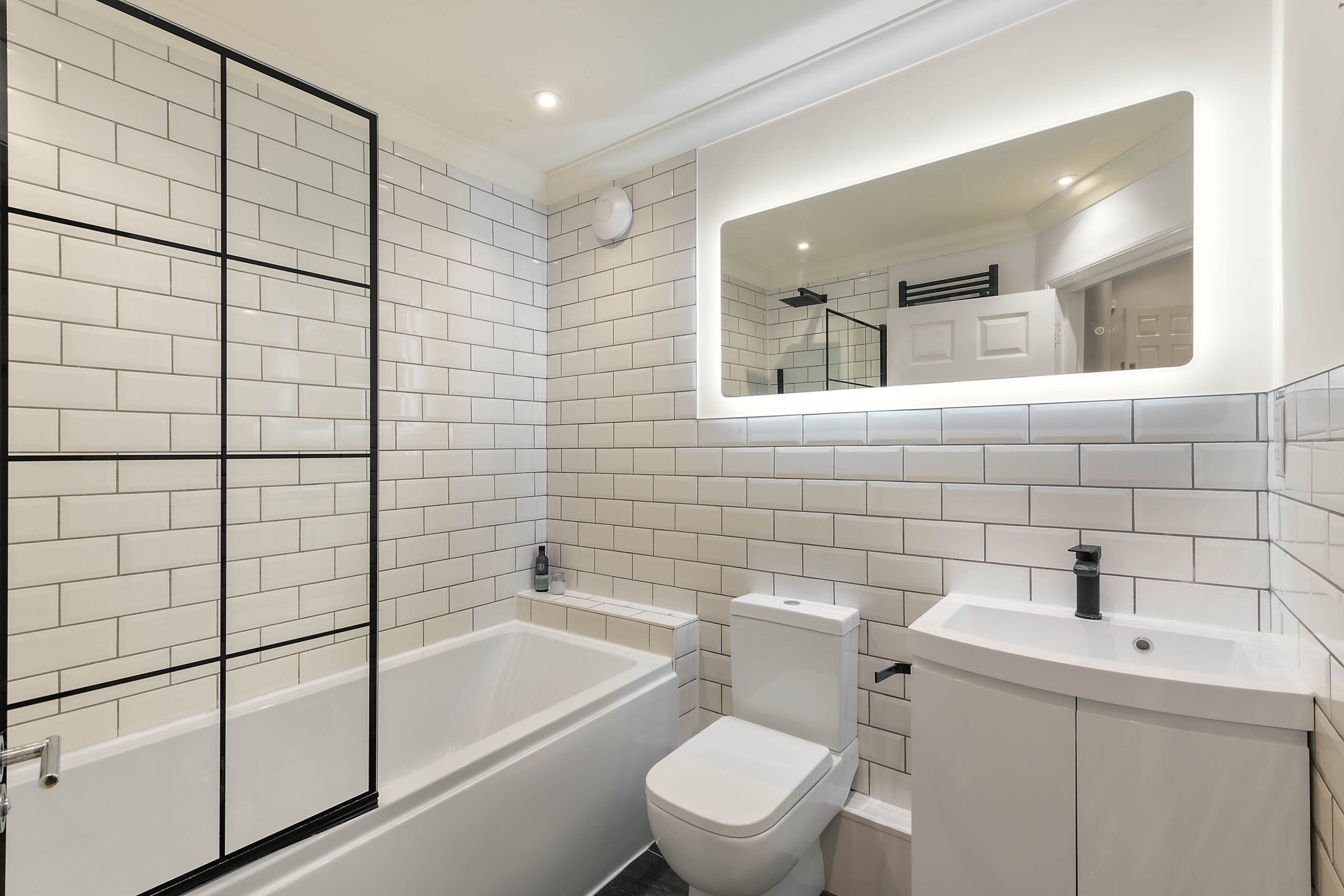 Flat Stephendale Road in Greater London