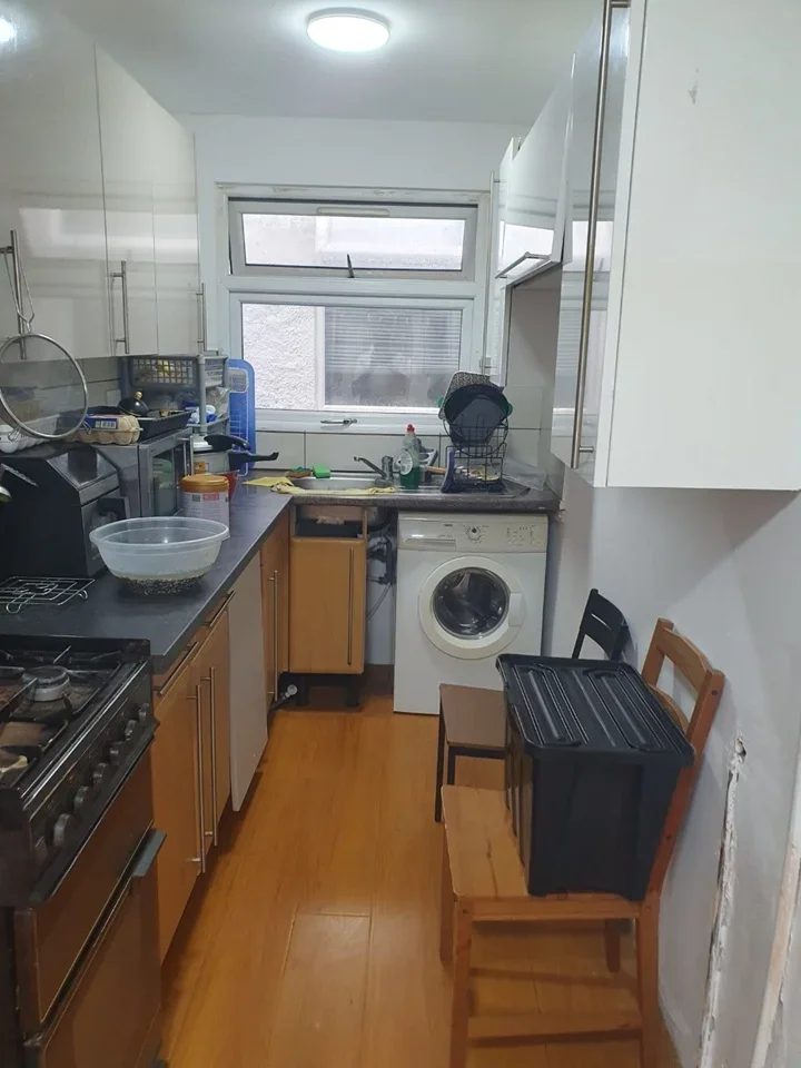 Room Dunedin Road in Greater London