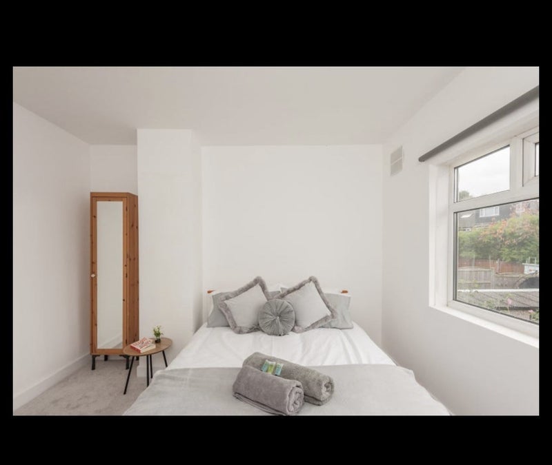 Room Somerville Grove in Leeds
