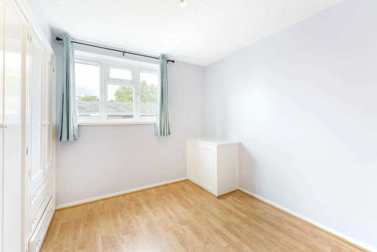 Flat Smallwood Road in Greater London