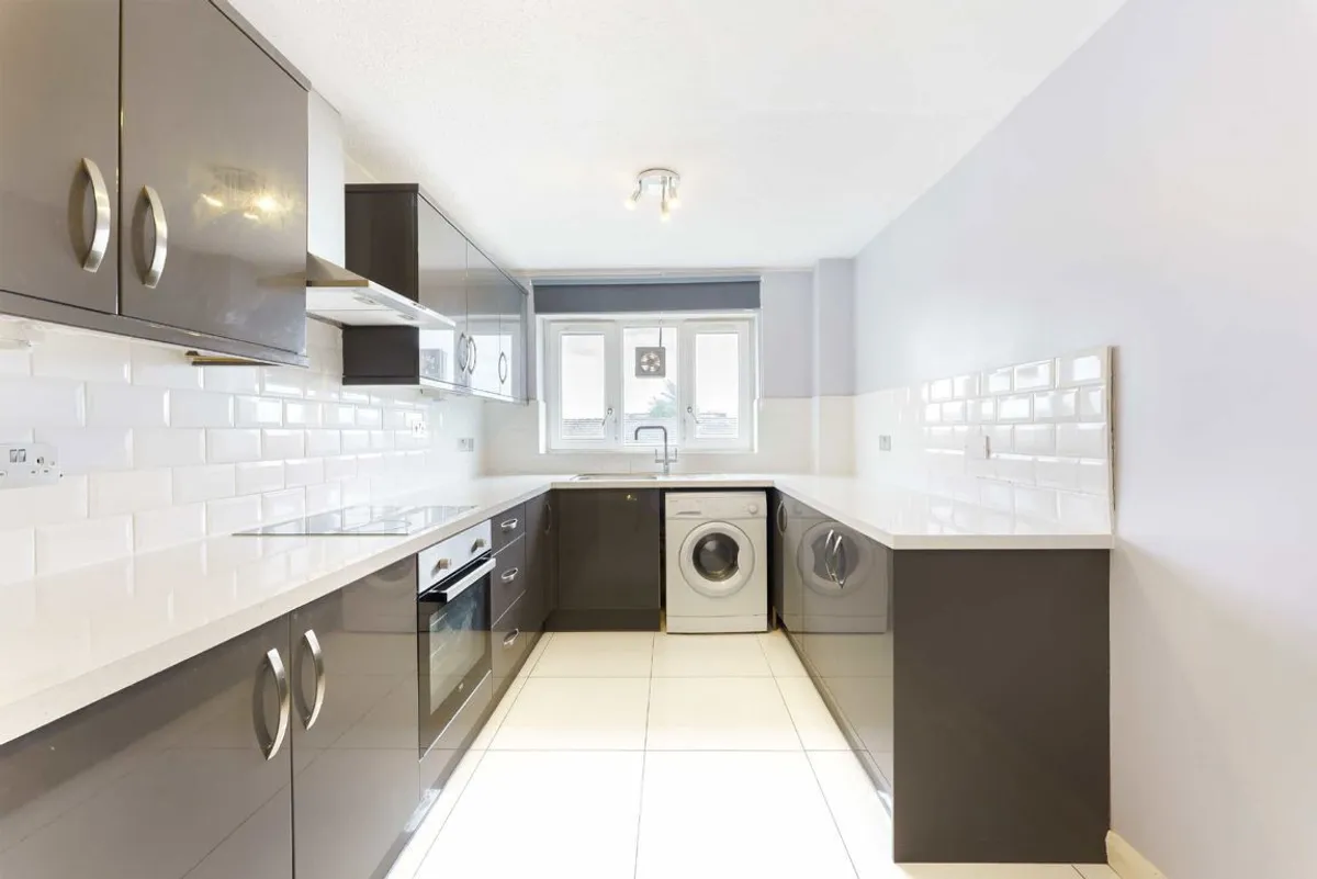 Flat Smallwood Road in Greater London