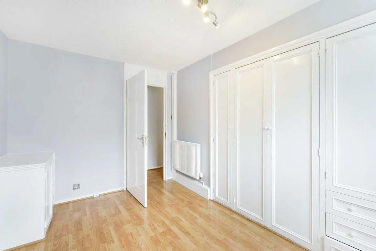 Flat Smallwood Road in Greater London