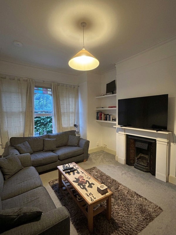 Room Louisville Road in Greater London