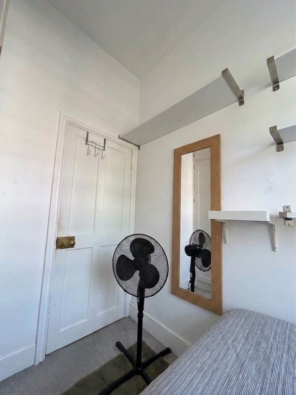 Room Louisville Road in Greater London
