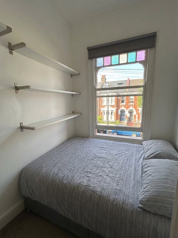 Room Louisville Road in Greater London