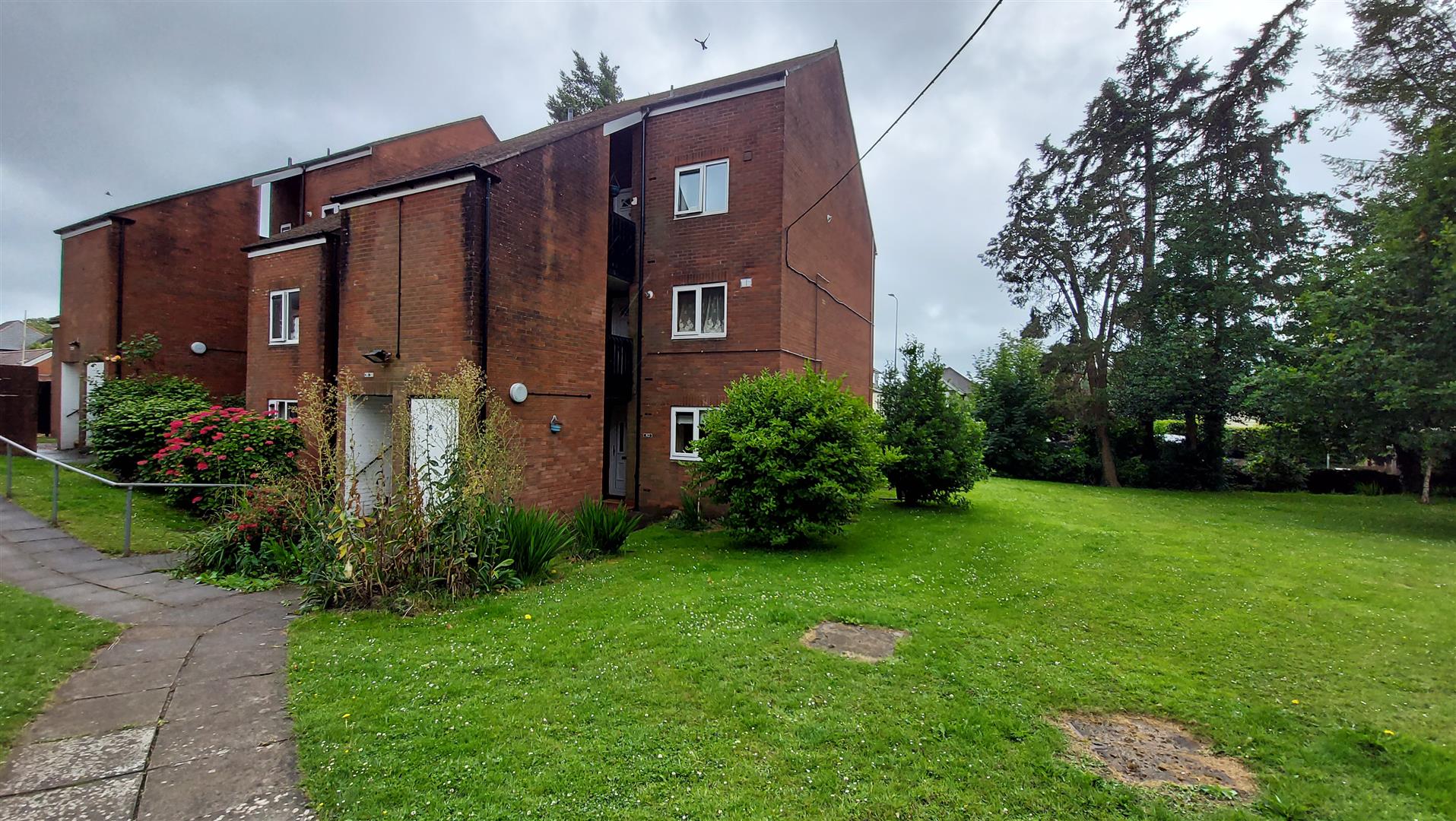 Flat Cowbridge Road East in Cardiff