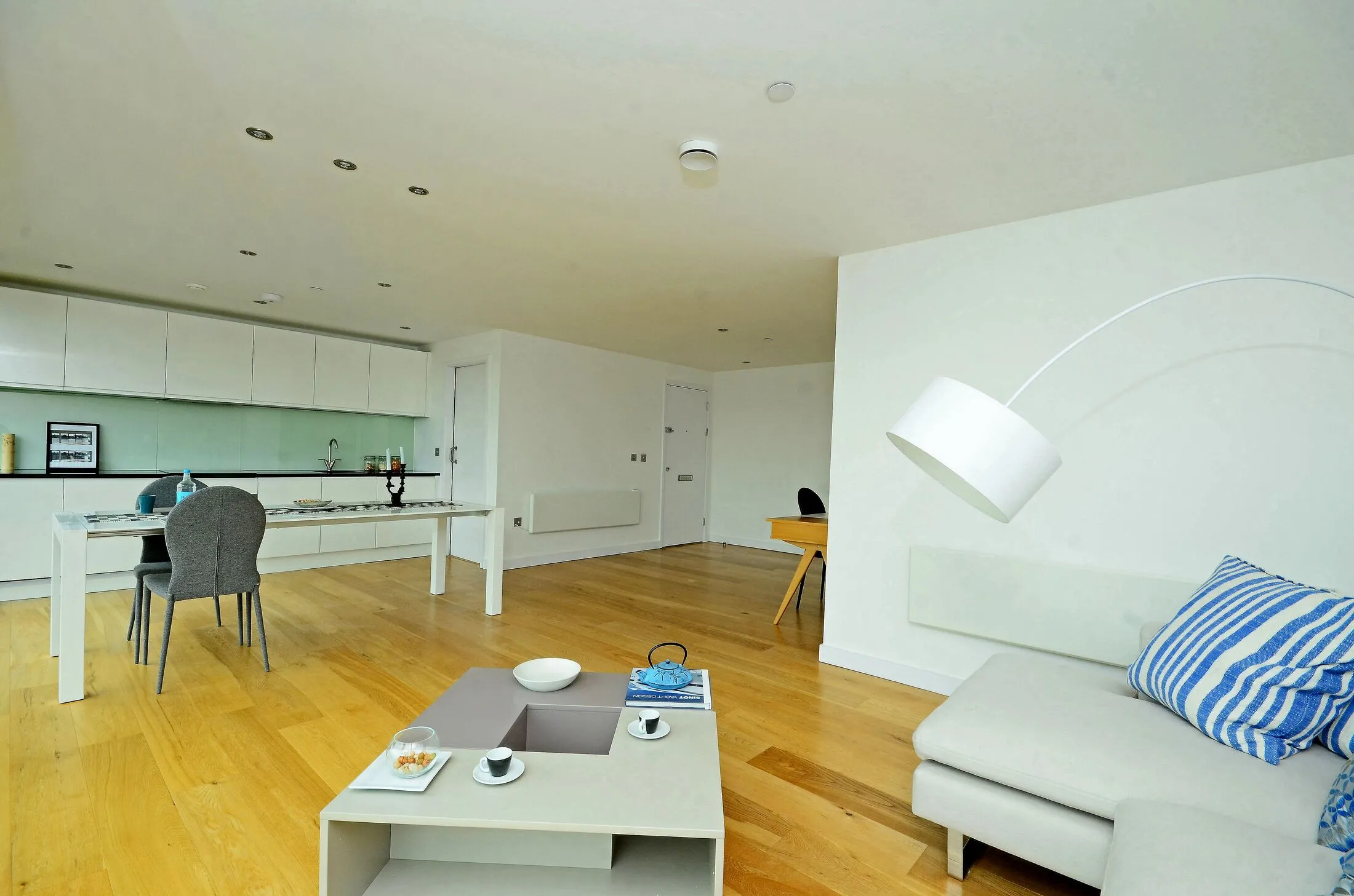 Flat Kersfield Road in Greater London