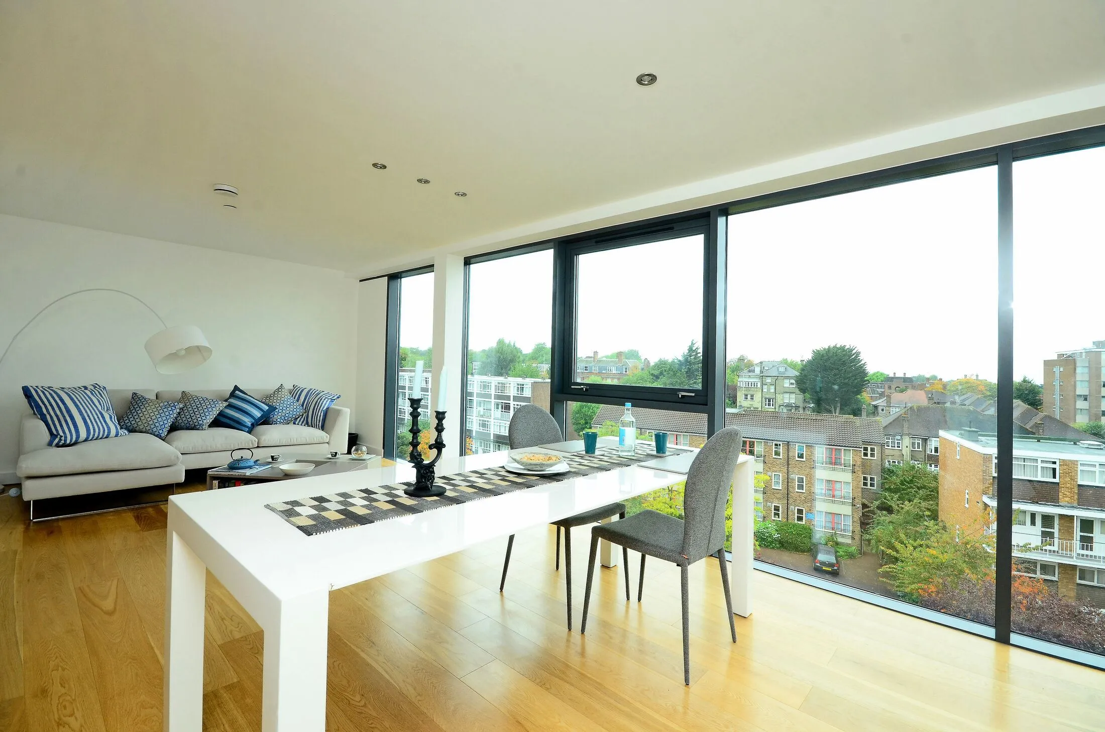 Flat Kersfield Road in Greater London