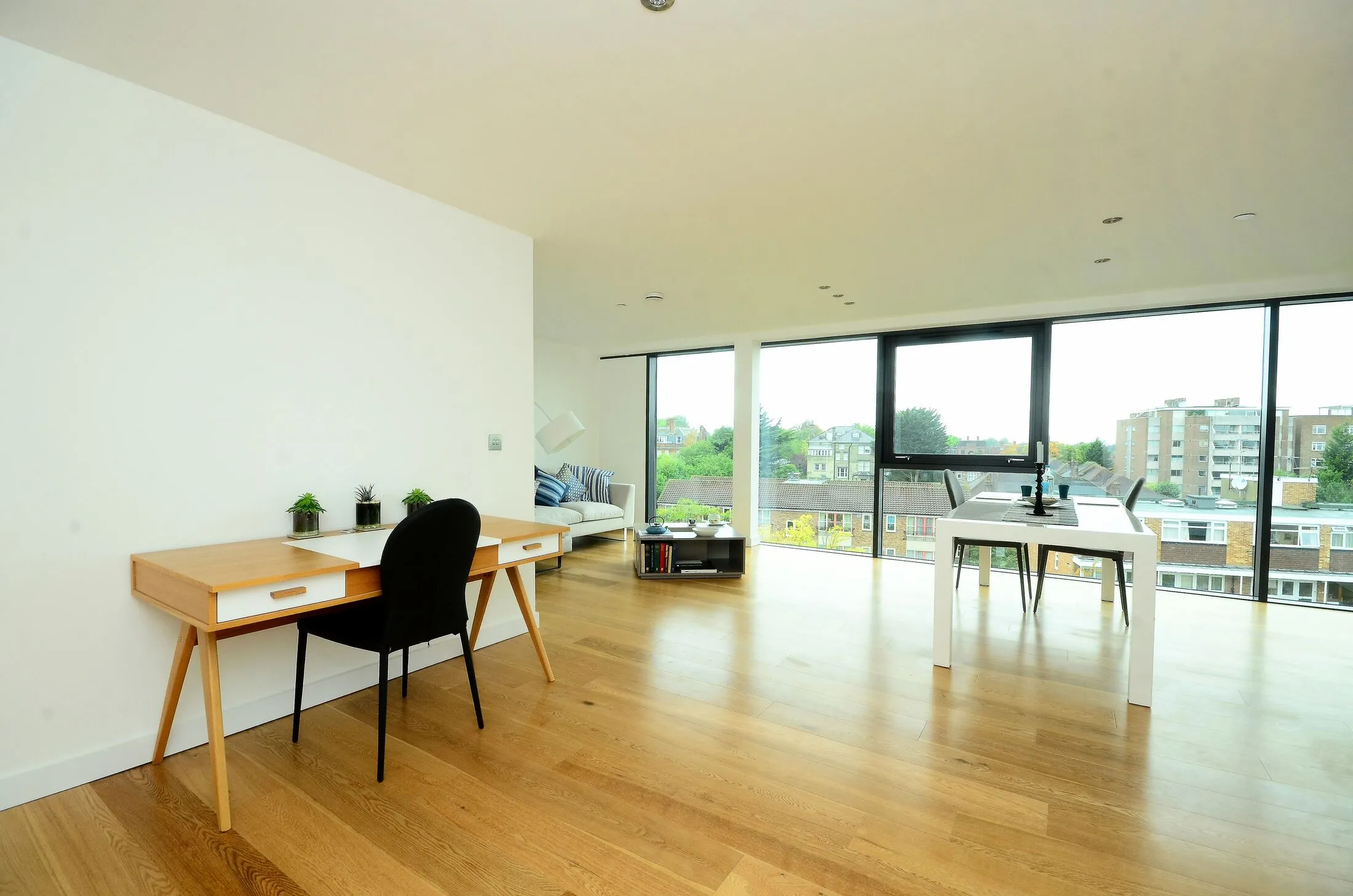 Flat Kersfield Road in Greater London