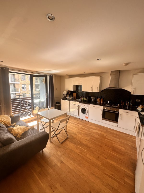 Room Tivoli Mews in Greater London