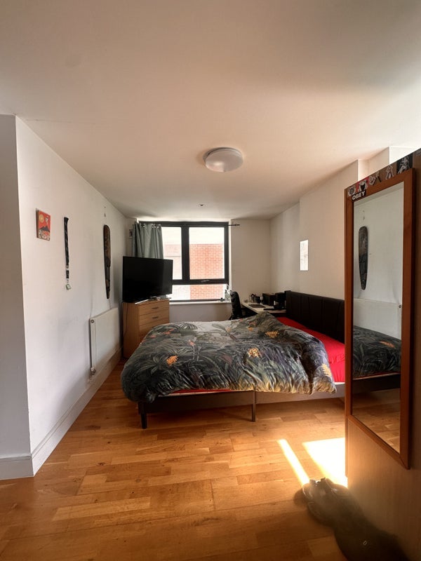 Room Tivoli Mews in Greater London