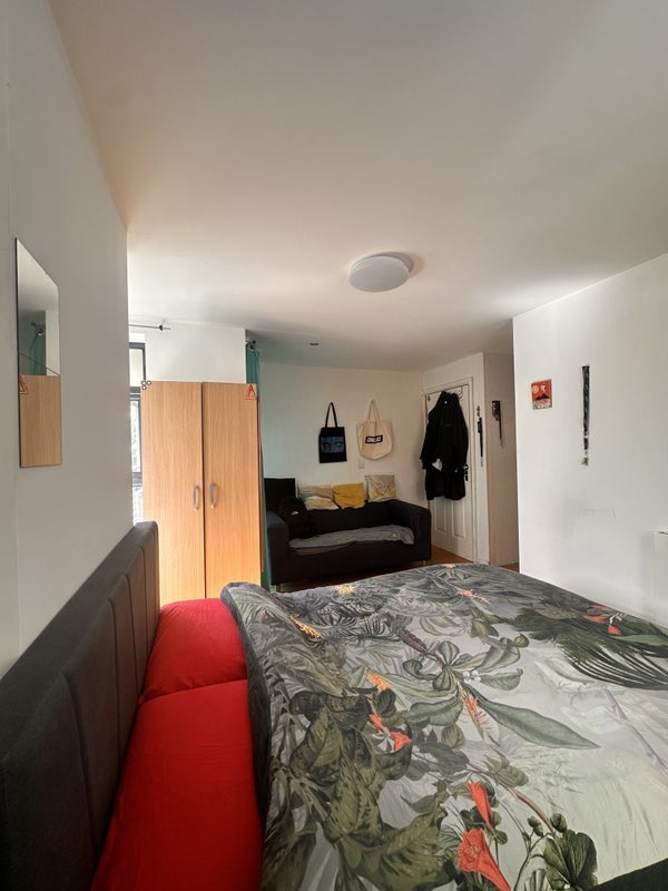 Room Tivoli Mews in Greater London