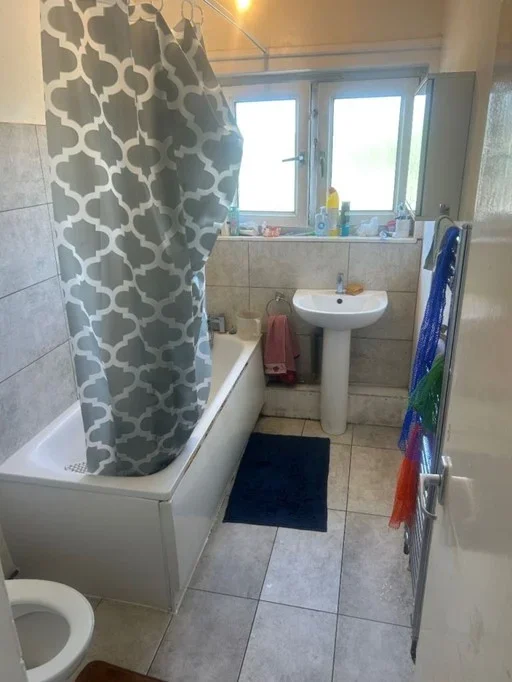 Room Tibbenham Walk in Greater London
