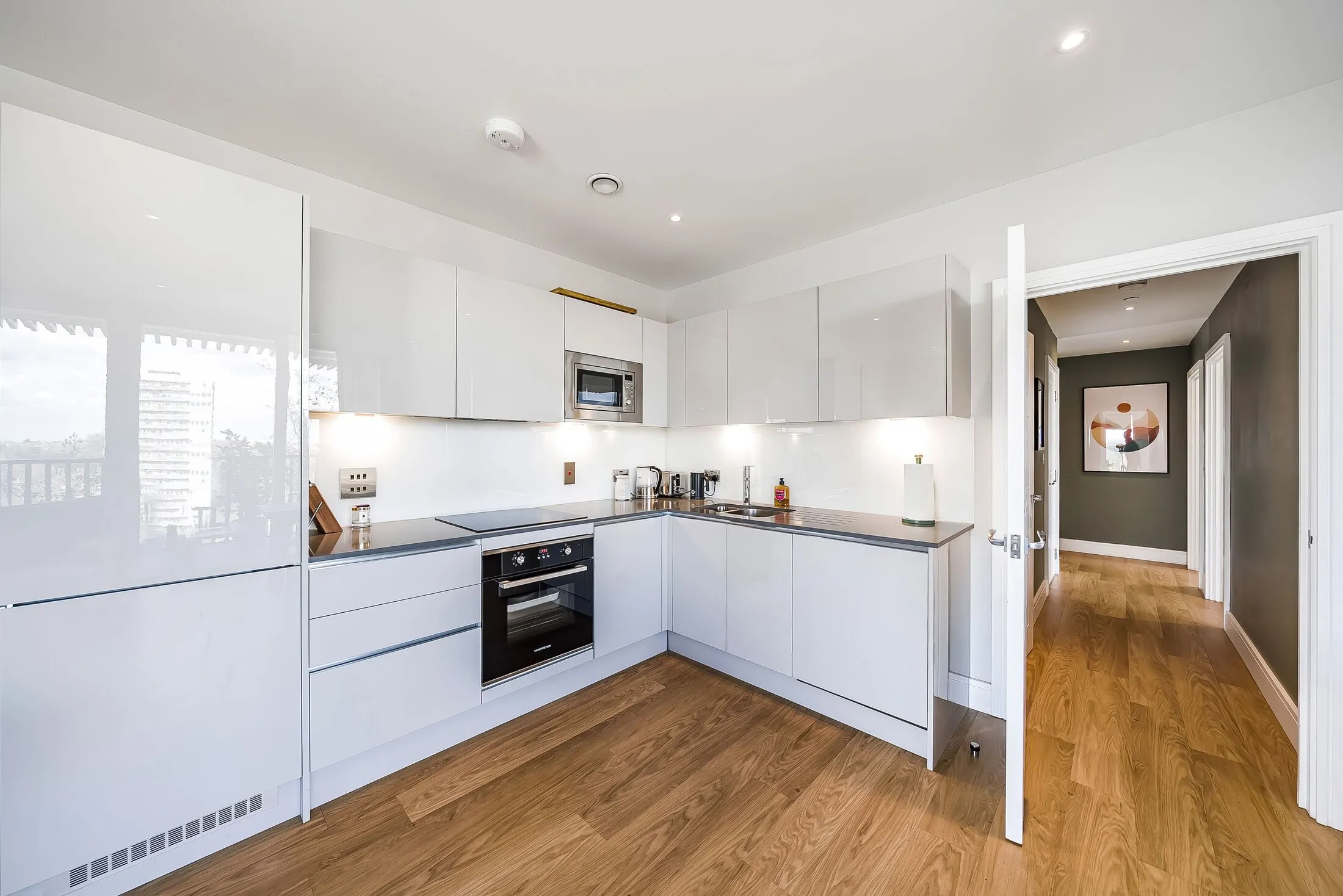 Flat Plough Lane in Greater London