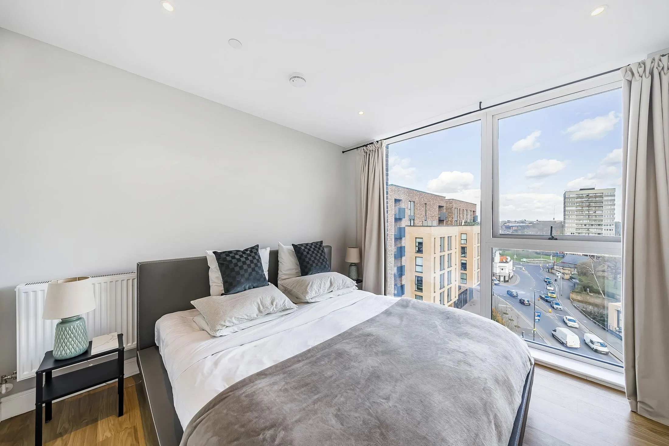 Flat Plough Lane in Greater London