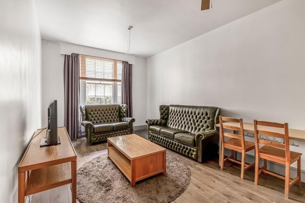 Flat Queensway in City of Westminster