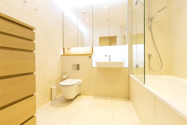 Flat York Way in Greater London