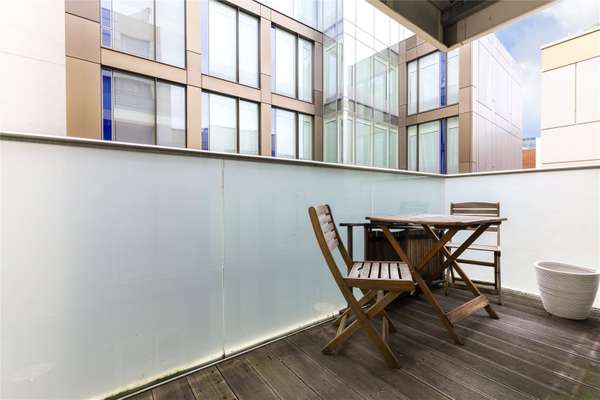 Flat York Way in Greater London