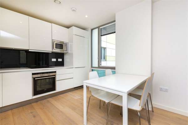 Flat York Way in Greater London