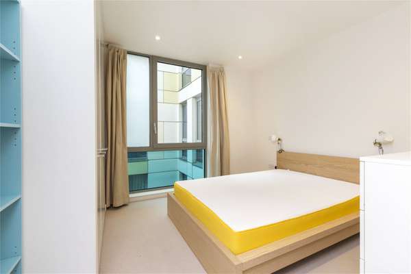 Flat York Way in Greater London