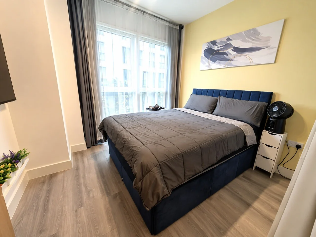 Flat Bute Close in Greater London