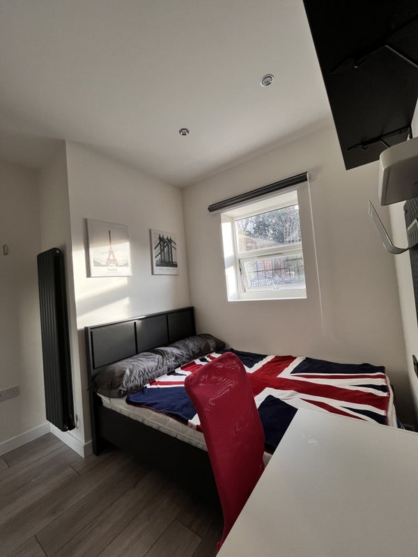 Room Monument Gardens in Greater London