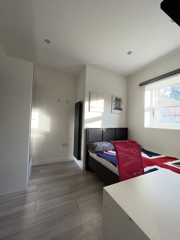 Room Monument Gardens in Greater London