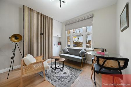 Flat Charlton Road in Greater London
