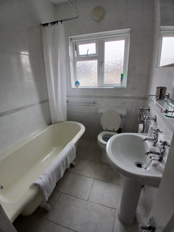 Room Falkland Avenue in Greater London