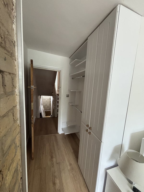 Room Oakhill Road in Greater London