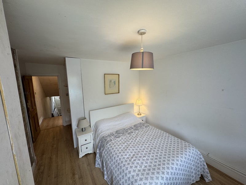 Room Oakhill Road in Greater London