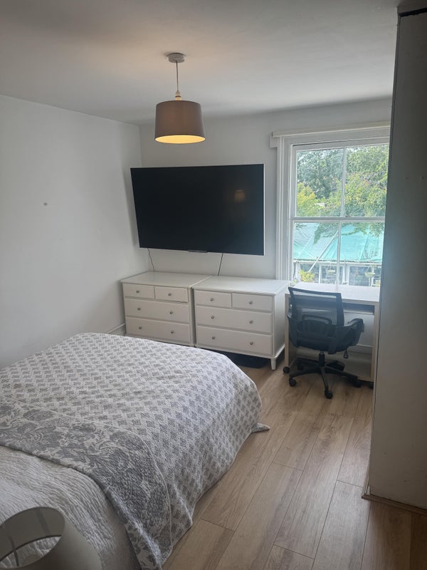 Room Oakhill Road in Greater London