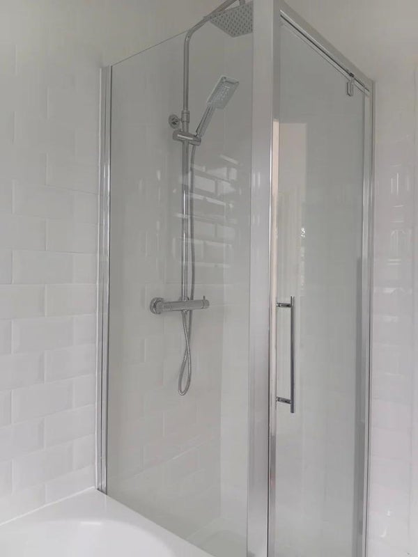 Room Elmhurst Avenue in Greater London