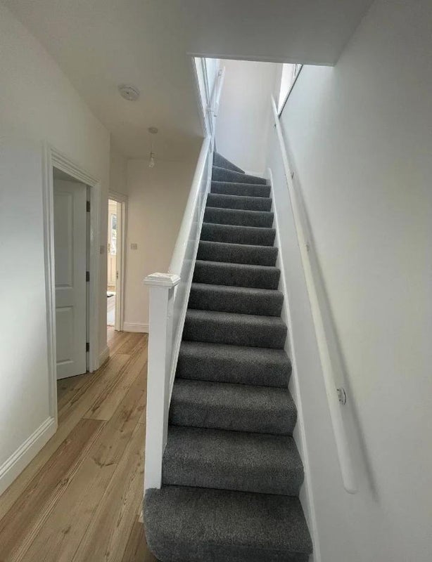 Room Elmhurst Avenue in Greater London