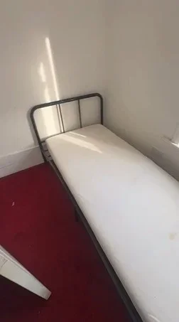 Room Glenny Road in Greater London