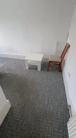 Room Glenny Road in Greater London